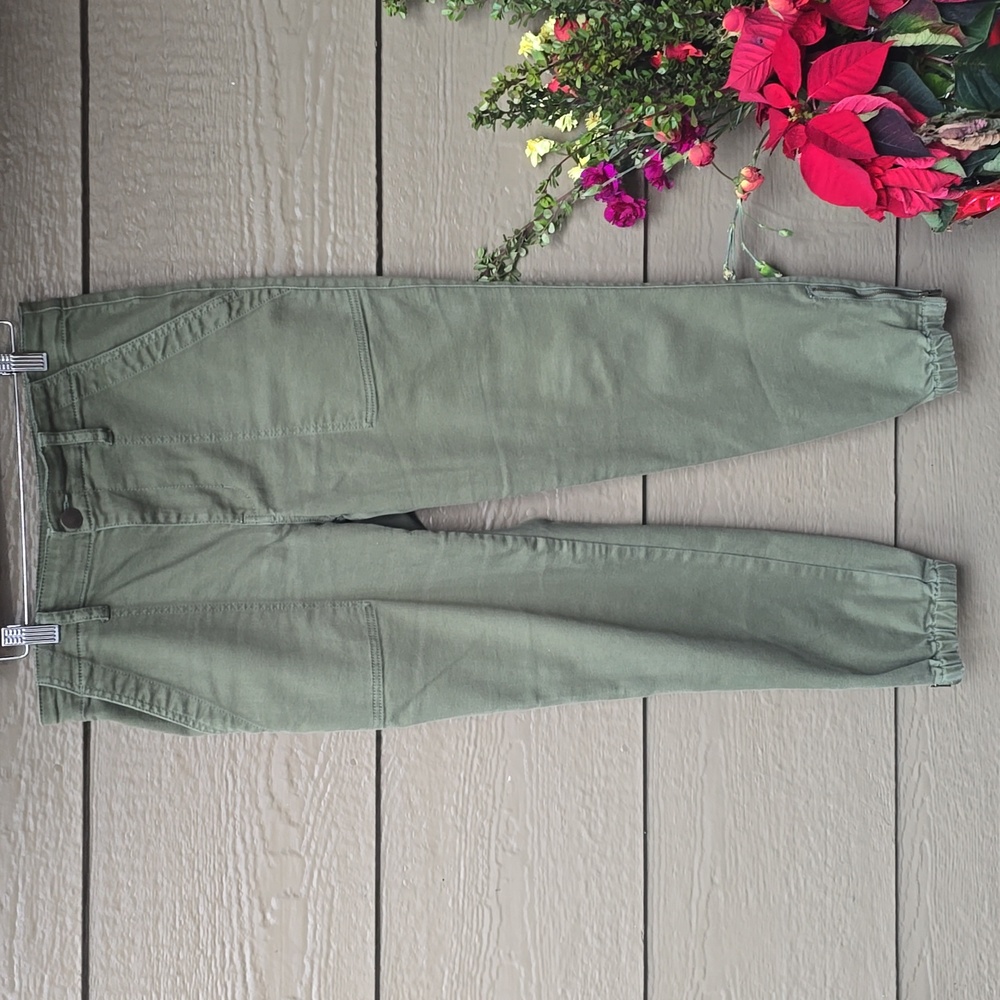 Cabi Compass green cargo jogger pants 4318 6 - Picture 2 of 9